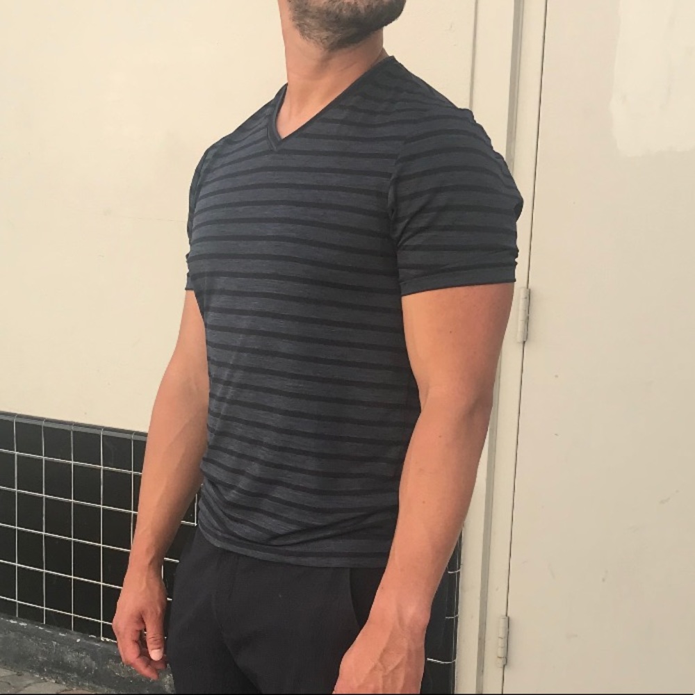 Perry Ellis V neck shirt